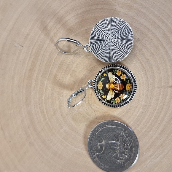 Bee Design Silver Earrings - Picture 3 of 3